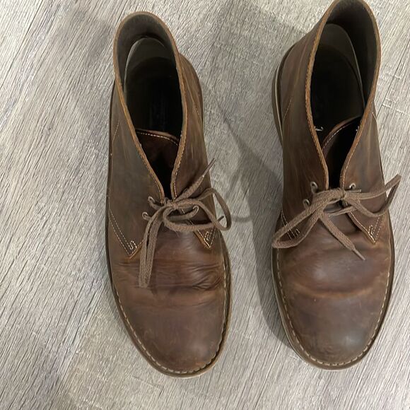 Men Clark’s Leather Chukka GooD Condition Leather Boot Size 10.5 main image 9